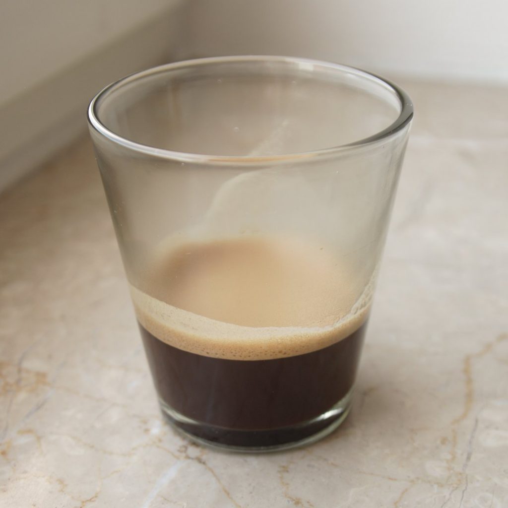 Espresso im Glas mit Crema
